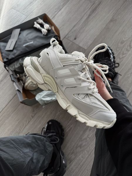 Balenciaga Track Signature Sneaker in White/black ALL20277 фото