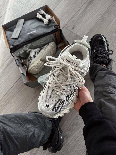 Balenciaga Track Signature Sneaker in White/black ALL20277 фото