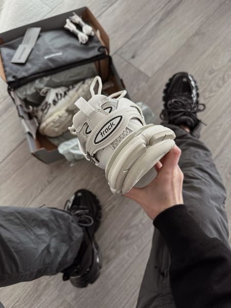 Balenciaga Track Signature Sneaker in White/black ALL20277 фото