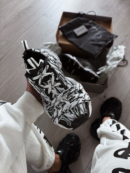 Balenciaga 3XL Extreme Laces Logo Sneaker in White/black ALL21931 фото