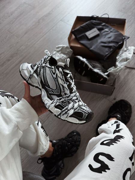 Balenciaga 3XL Extreme Laces Logo Sneaker in White/black ALL21931 фото
