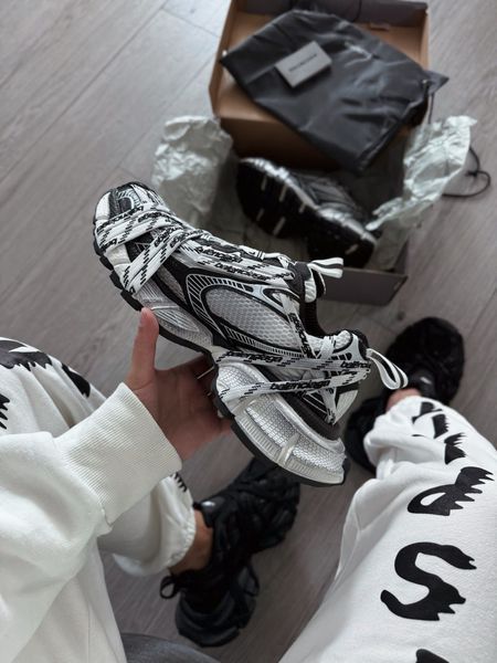 Balenciaga 3XL Extreme Laces Logo Sneaker in White/black ALL21931 фото
