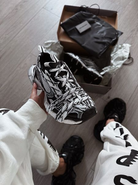 Balenciaga 3XL Extreme Laces Logo Sneaker in White/black ALL21931 фото